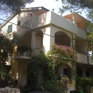 apartments-grbesa.hotels-in-trogir.com/